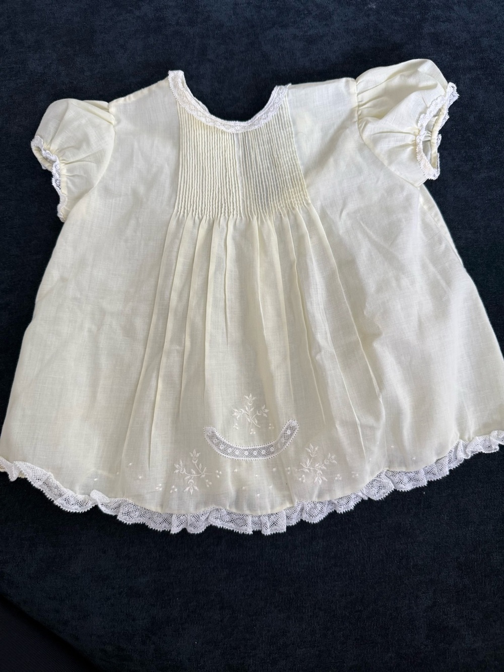 Vintage Pale Yellow Smocked and Embroidered Baby Dress 9-12mo?